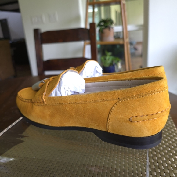 Cole Haan Yellow Gold Moccasin Flats. Used in good condition - Picture 2 of 11